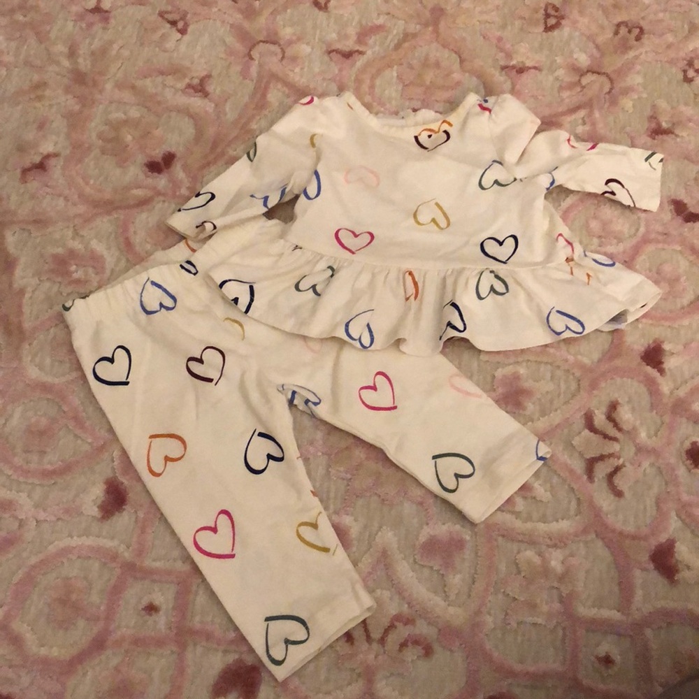 Worn once! Top and pants heart outfit 0/3M